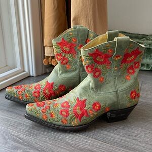 The most gorgeous cowgirl boots from Austin, Texas!